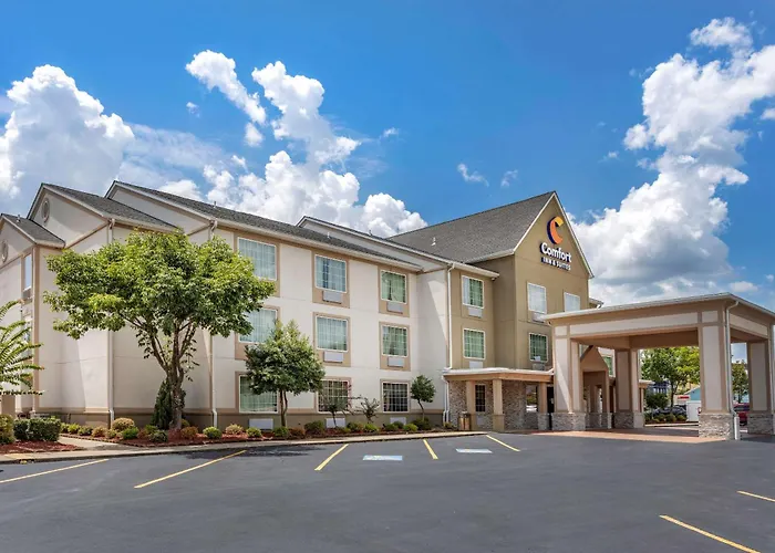 Pet Friendly hotel: Comfort Inn & Suites North Little Rock Jfk Blvd